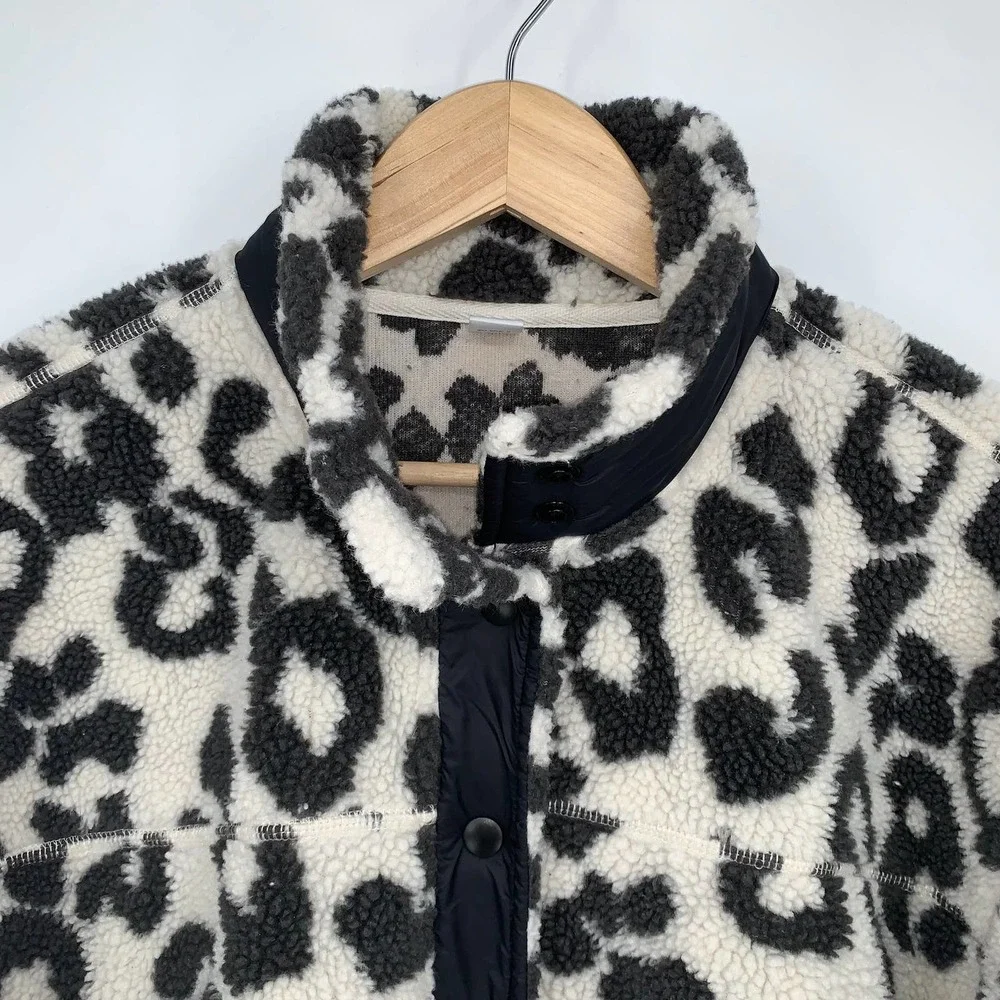 Old Navy Snow Leopard Sherpa Fleece Jacket Button Front Animal Print Teddy, M - Picture 5 of 11